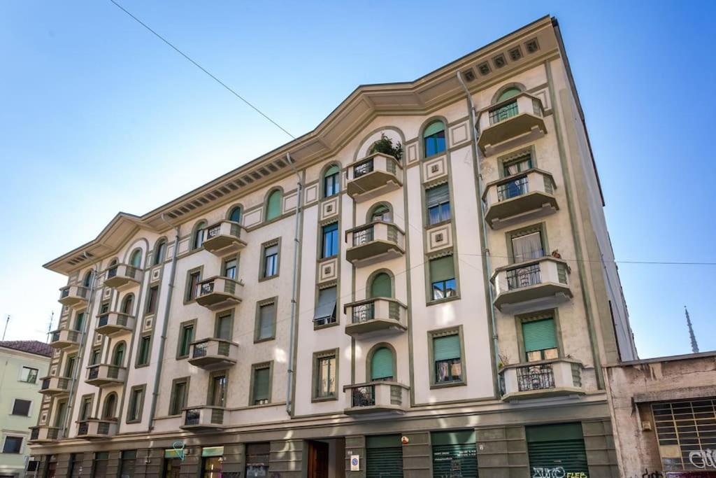 In Verticale Торино Екстериор снимка
